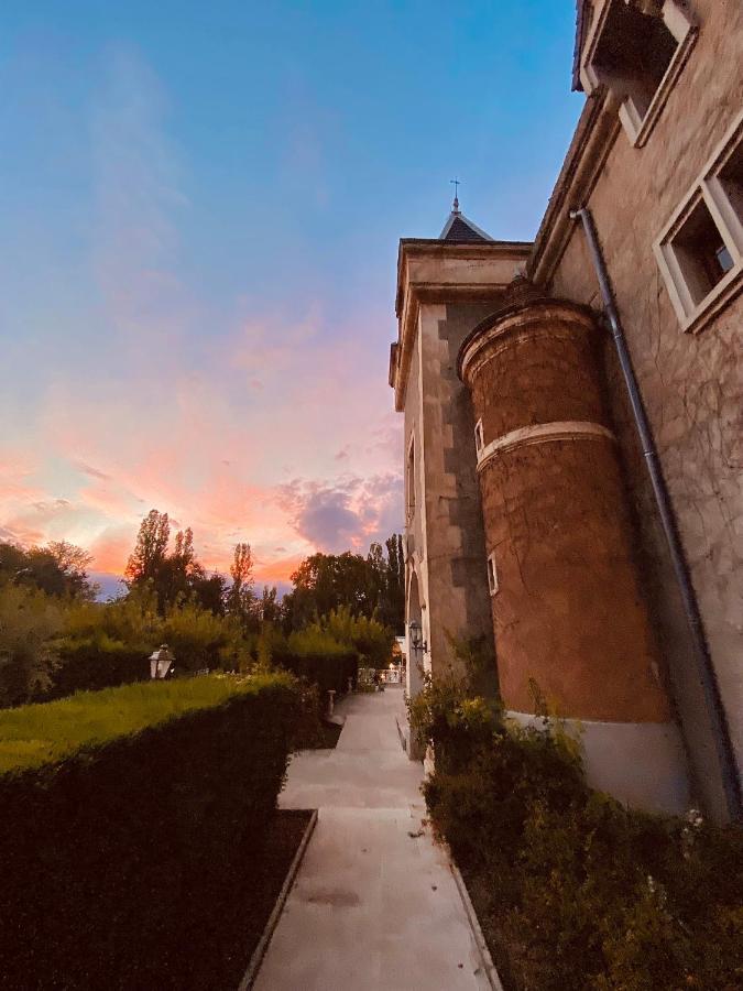 Chateau De Fontager Serves-sur-Rhône Exterior foto